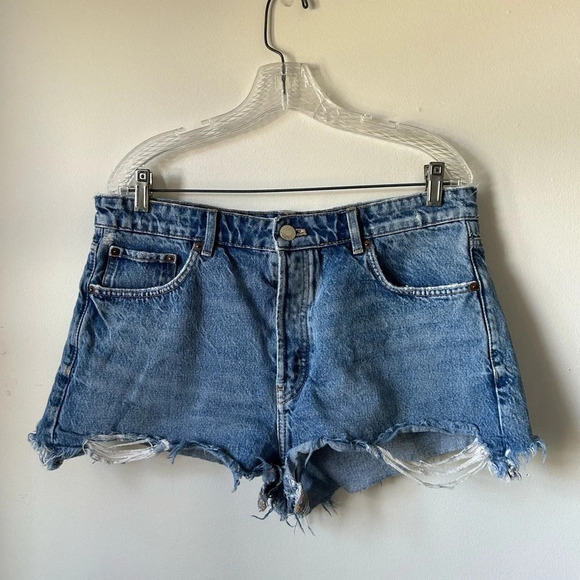 Zara  Distressed Jean Shorts - Picture 1 of 3
